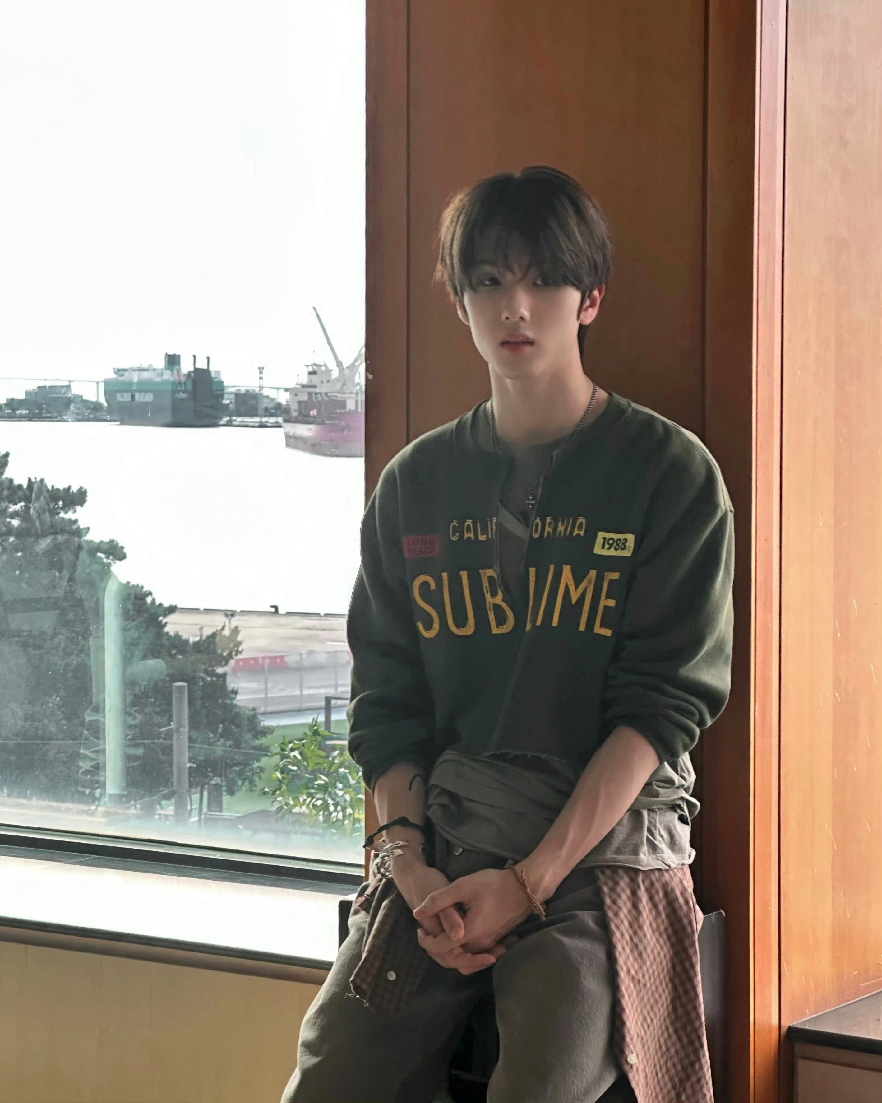 朴志晟巴黎时装周行程🈶出道10年迎来首个时装周个资 