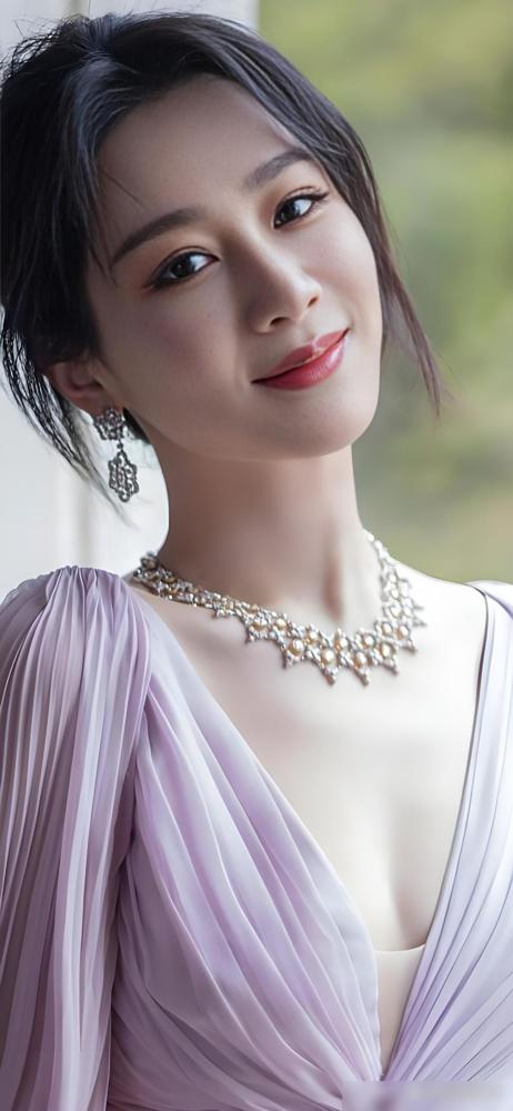 戒色7年，杨紫活成钮祜禄·紫。
你真信杨紫要出家？她直播爆出“少吃多睡戒色”！