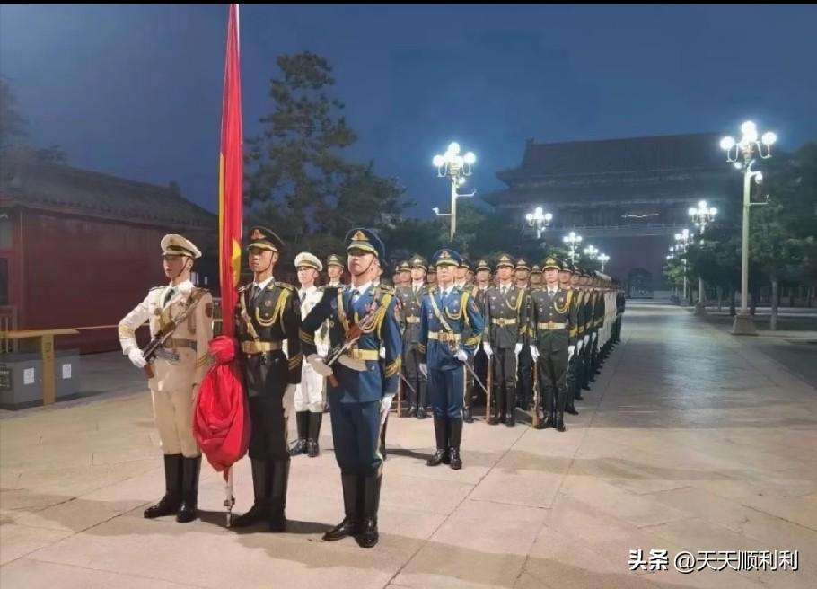 如果信仰有颜色，那一定是中国红🇨🇳🇨🇳🇨🇳
致敬伟大的祖国！
所谓繁