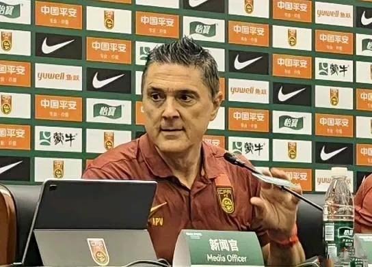 主教练安东尼奥在采访中透露了国足能出线的原因:
他激动地表示，这场比赛其实教练组