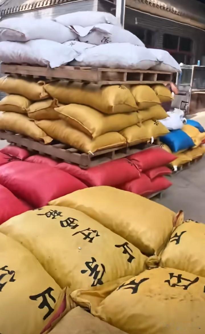 正宗迁西板栗市场行情又怎么样？

板栗收购商自诉去年秋天每斤6元左在收购的板栗现