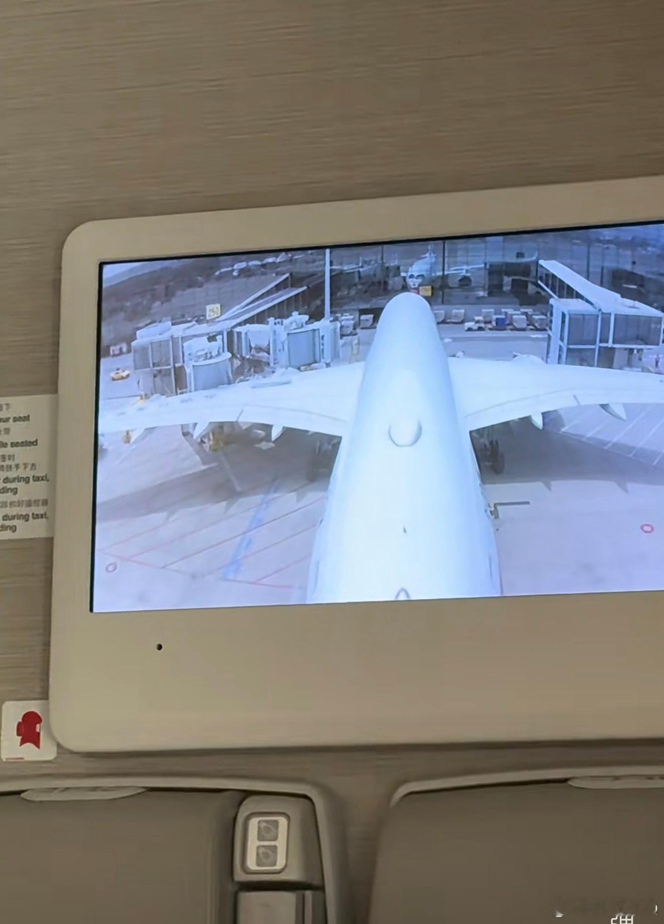 东航A350虹桥撞廊桥MU5406 成都双流-上海虹桥东航这几年怎么了？前段时间