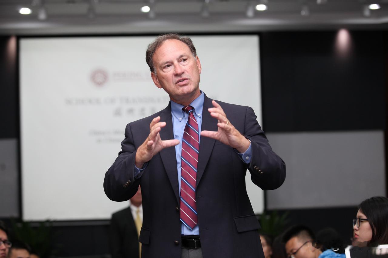 最高法院大法官塞缪尔·阿利托对最高法院否决特朗普派遣国民警卫队保护ICE的裁决提