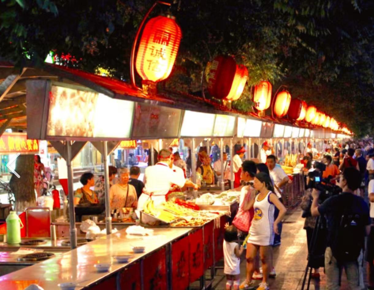 晚上和老婆在马路上散步
老婆说想吃脆皮五花肉，一问价格40元每小袋
虽然诧异，但