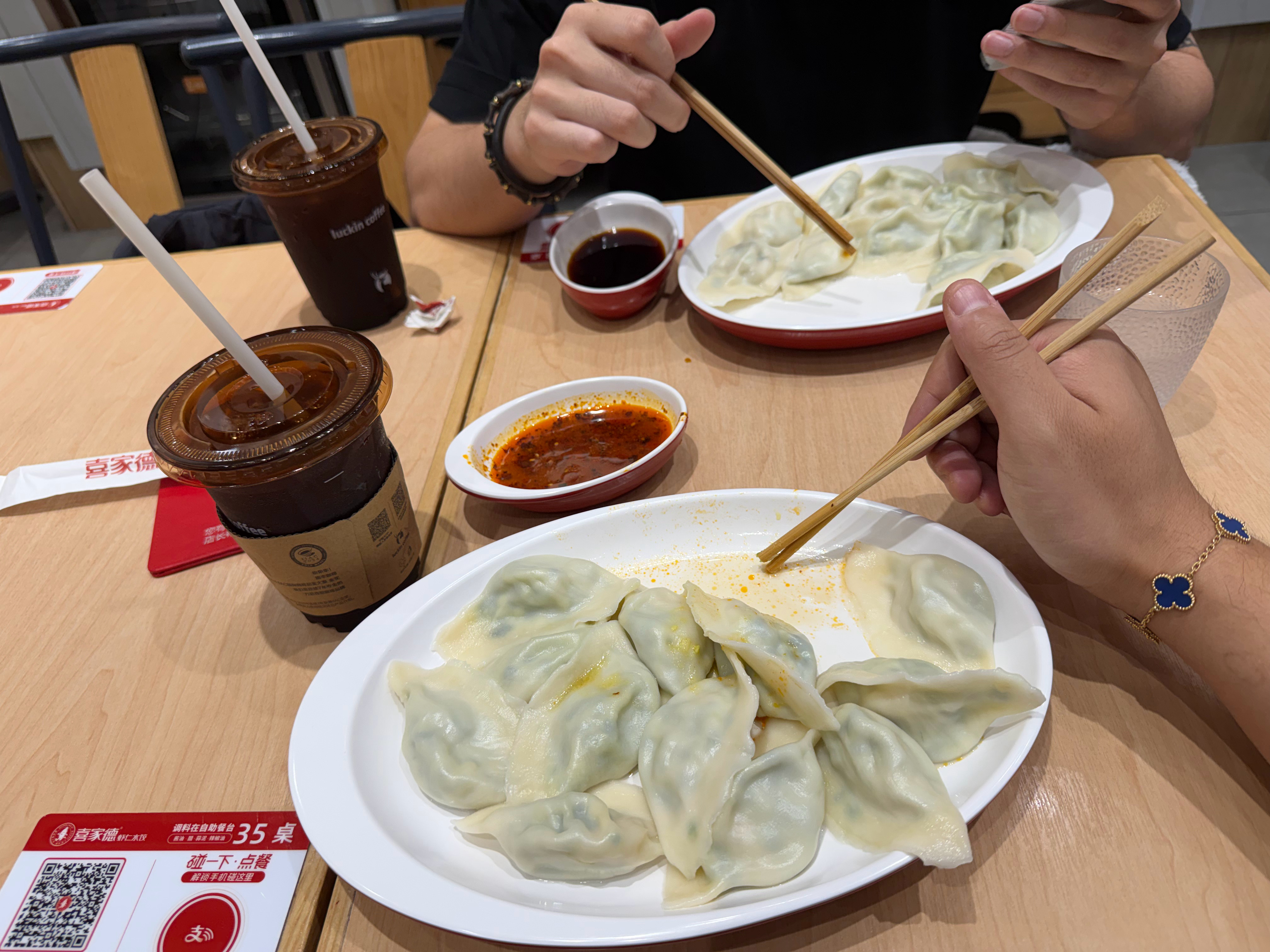 早！你敢信这个点我已经炫完一盘饺子了 深圳·深圳宝安国际机场T3航站楼