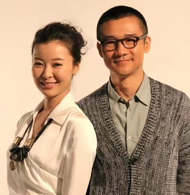 2011年，黄志忠和39岁的柯蓝相恋，同居9年后，柯蓝突然正色对黄志忠说：“这辈