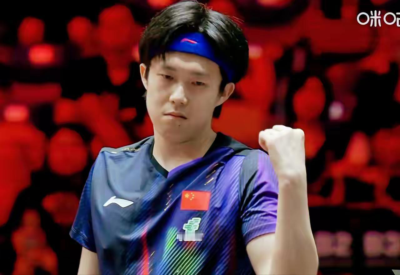 【王楚钦压轴出场，击败澳大利亚选手】新加坡大满贯·男单1/32，王楚钦3-0卢伟