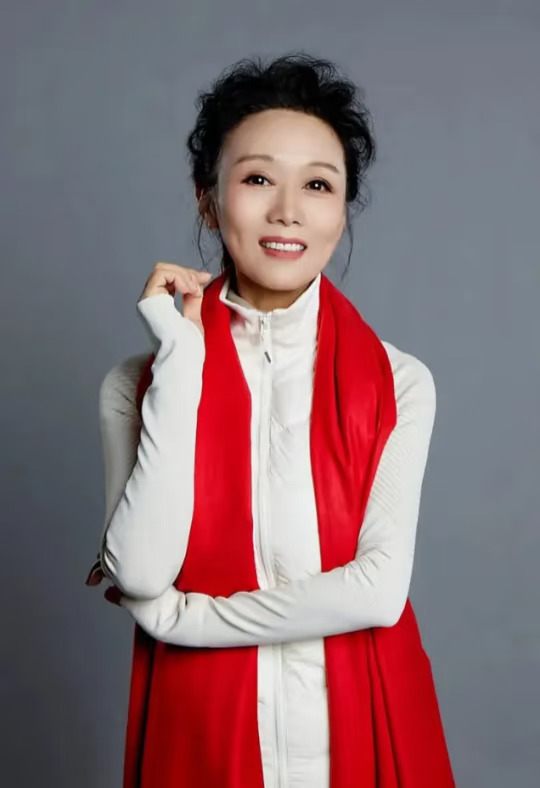 一次节目，主持人问吴琼的婆婆:“吴琼在生活中有没有什么坏毛病？”婆婆脱...