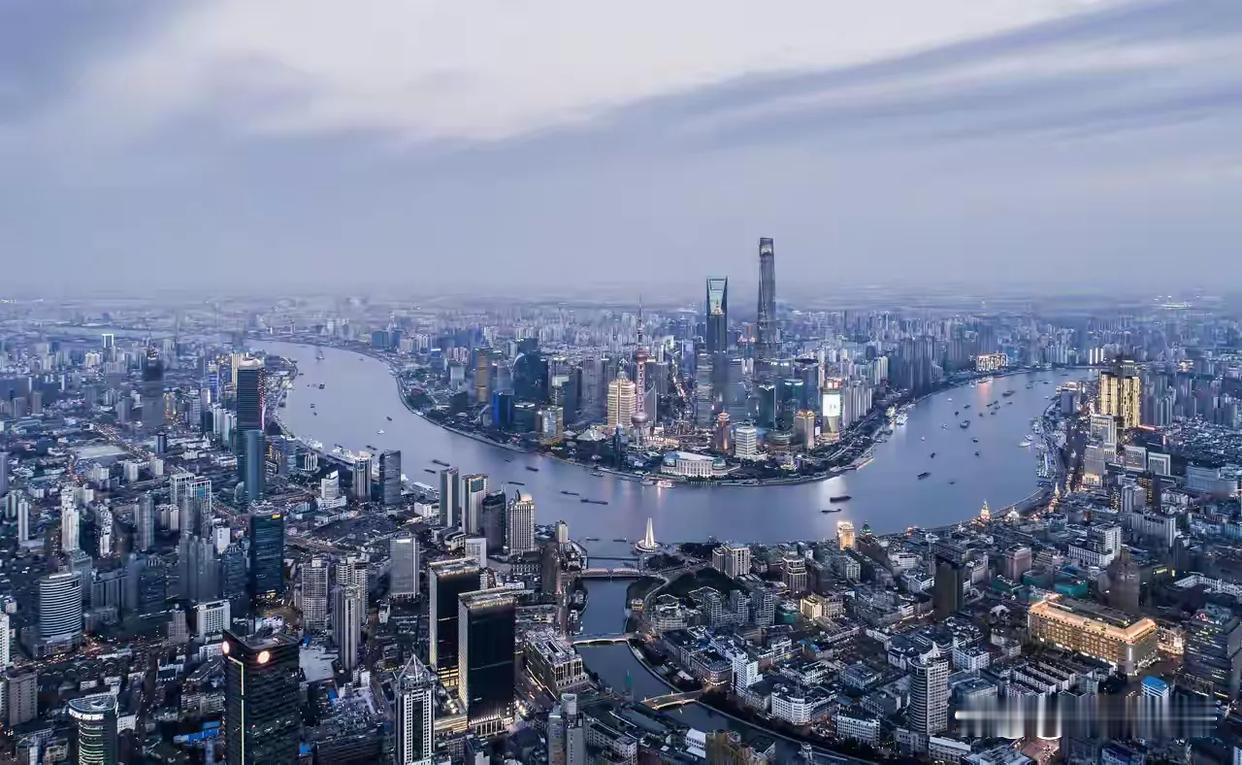 中国十大中心城市的GDP：

1. 上海：47218.66亿元

2. 北京：4