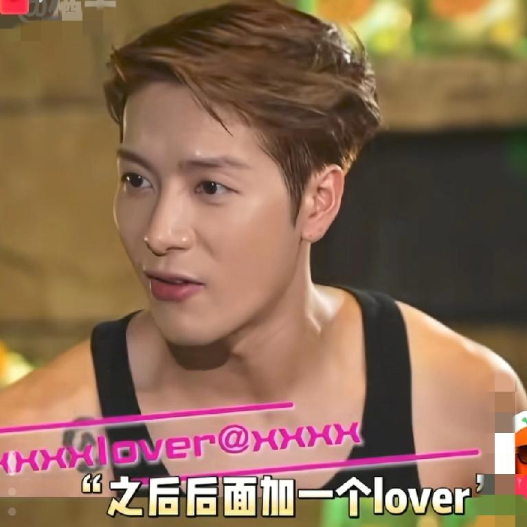 原来真诚才是必杀技
王嘉尔自曝恋爱经历
发了多少人的脸，藏着多少人青春里的笨拙真