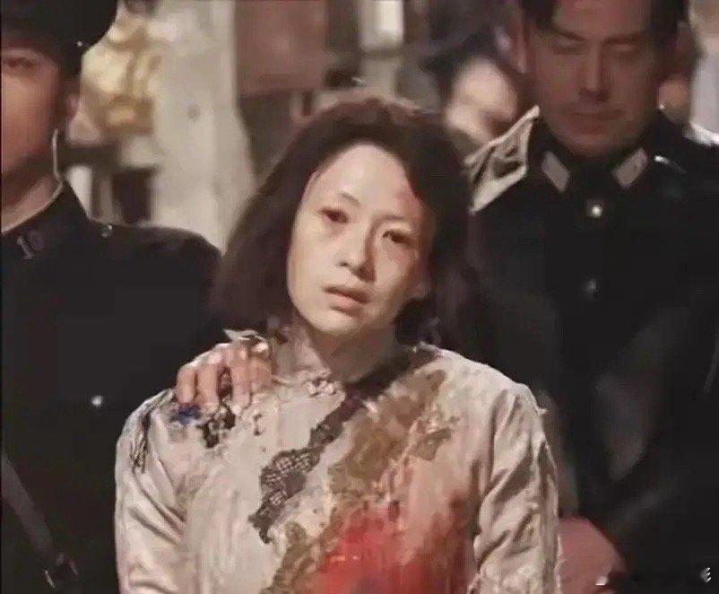 《酱园弄》后劲太大了！章子怡演的的詹周氏让我头皮发麻…1️⃣章子怡这次真的杀疯了