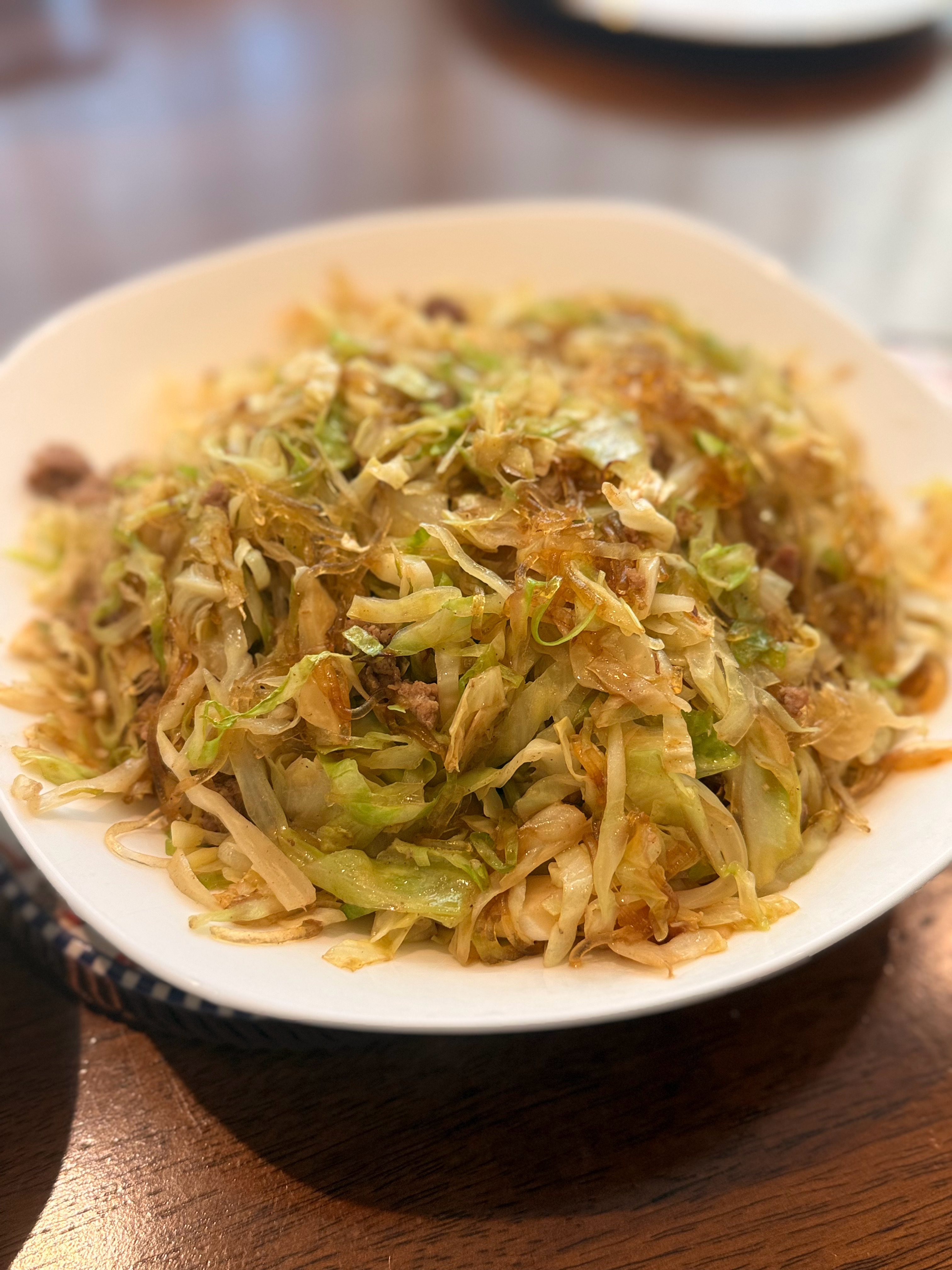 晚饭，真的吃了笋哈哈哈。还有一条清蒸鱼等着出锅。永远吃不腻的食堂菜就数粉丝炒包菜