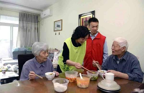社保第六险长护险是什么？家里失能老人可以享受待遇
 
很多人只听说五险一金，却不