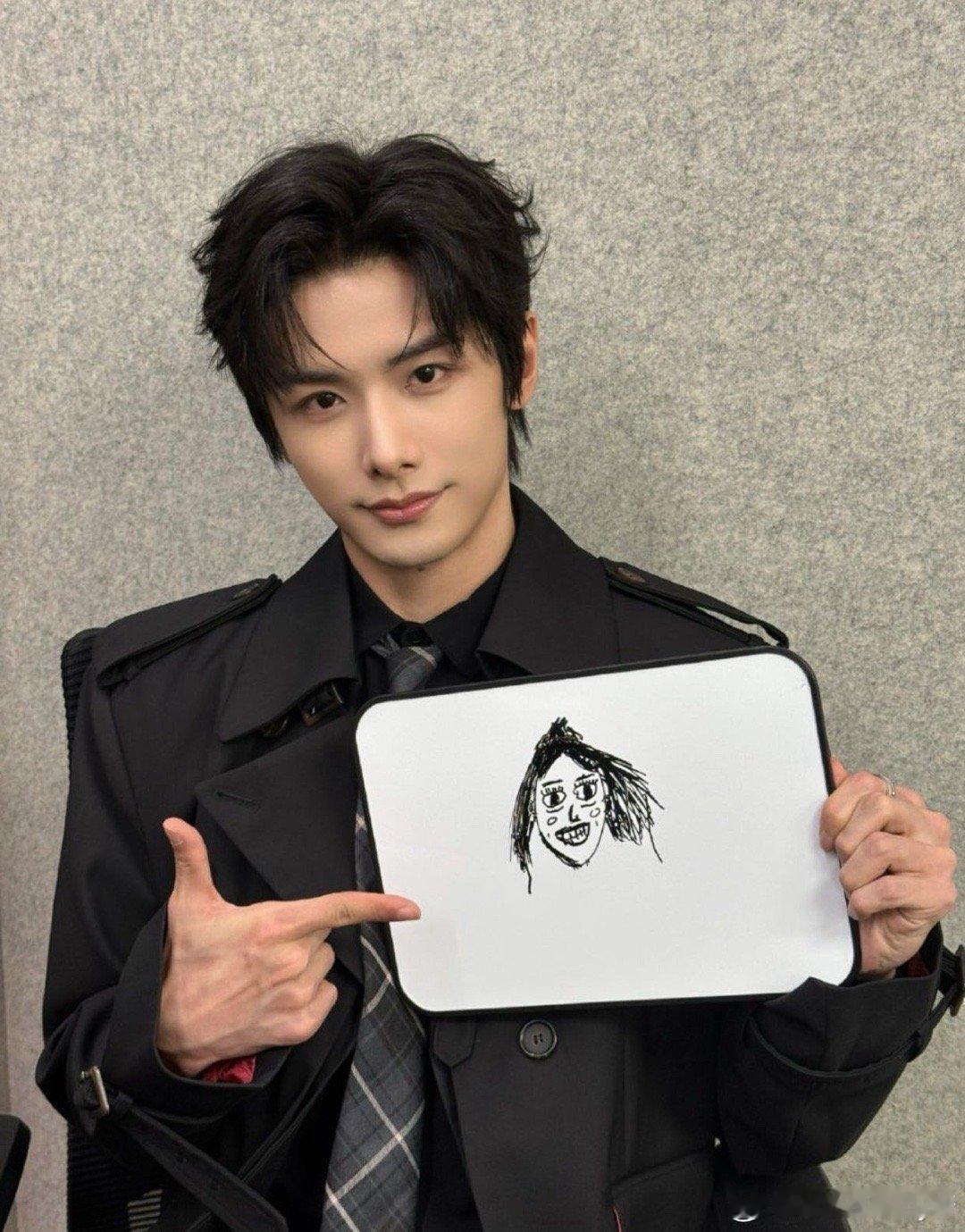 赵弈钦人人都骗你偏偏你最好骗 赵弈钦本人跟剧里角色反差太大了，剧里看着他觉得这人