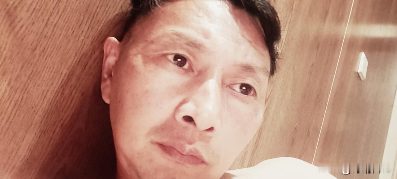 青春已过，青春啊青春，为什么仿佛转眼之间，就从一个小伙熬成大叔。青春永驻这句话，
