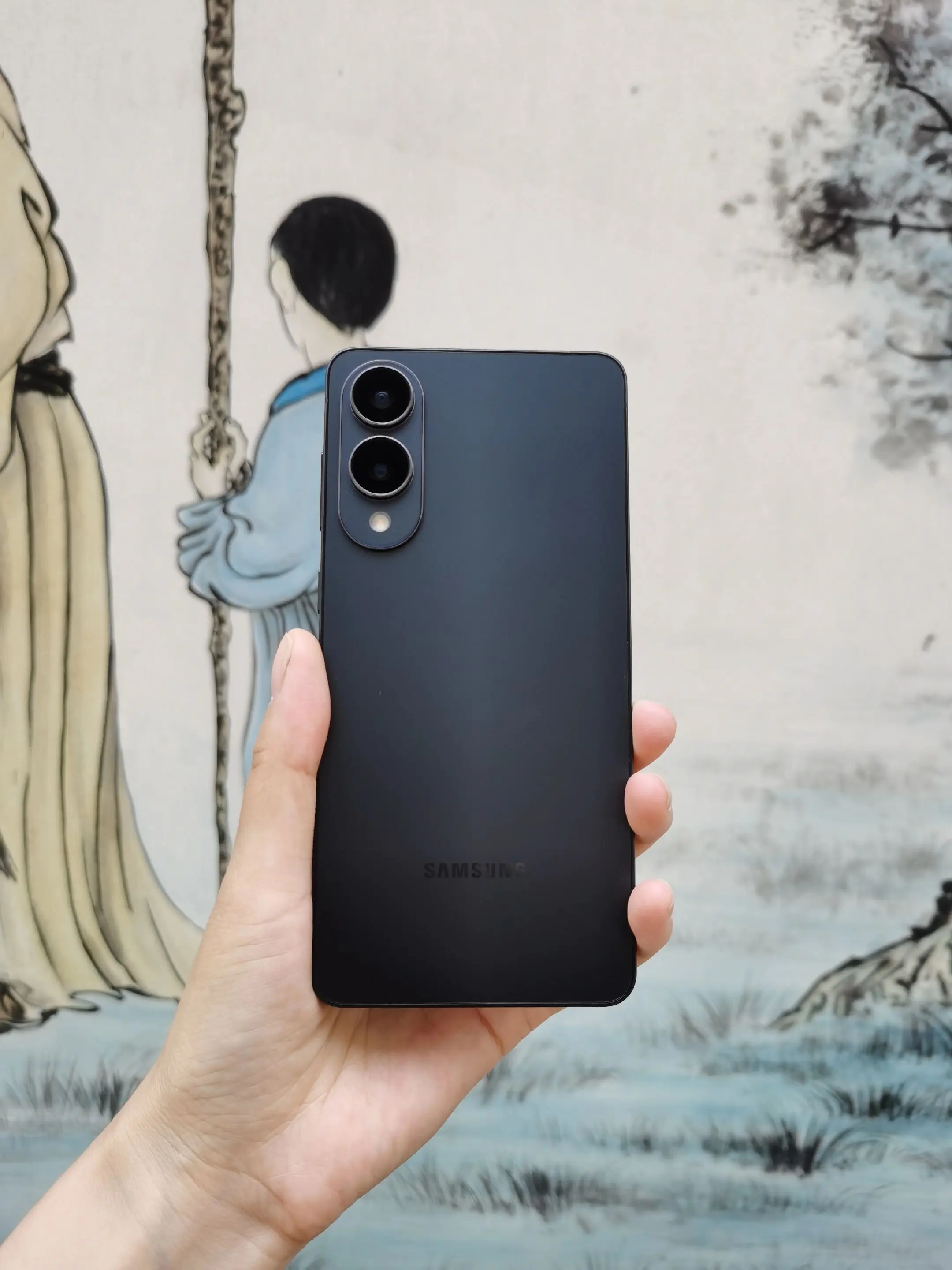 美美入手了三星S25 Edge，这轻薄度真的绝了，单手握持也毫无压力...