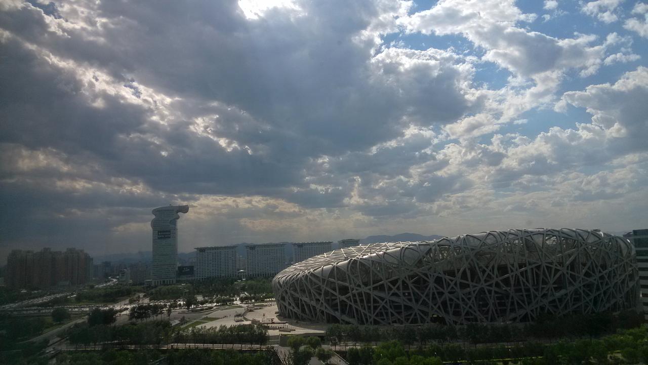 用一张照片记录北京风景鸟巢，水立方盘古七星酒店，那个时候还没有改造，龙头还在。北