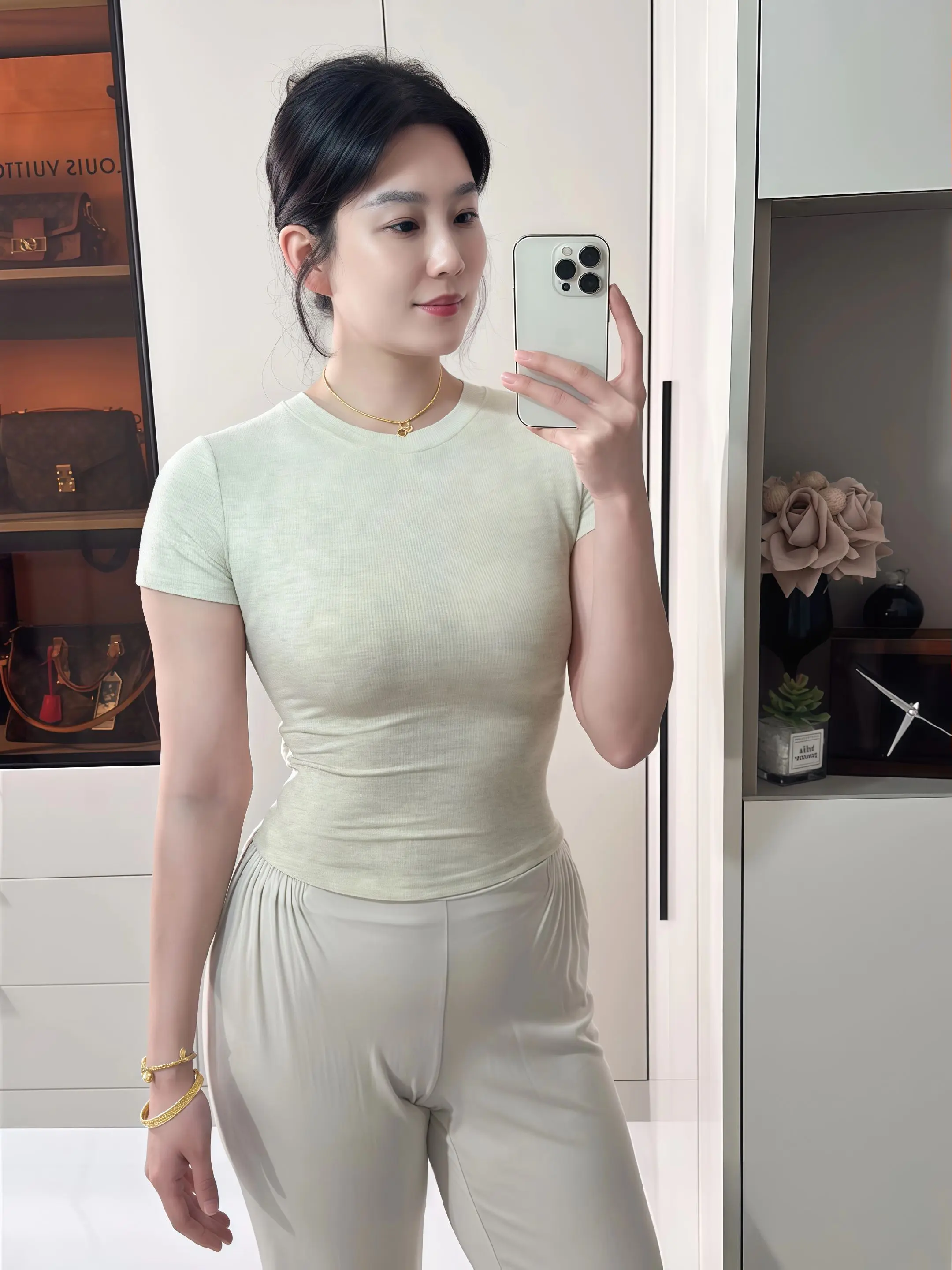 什么时候开始在家里躺一天变成了满满幸福感的奢侈品。御姐极品身材