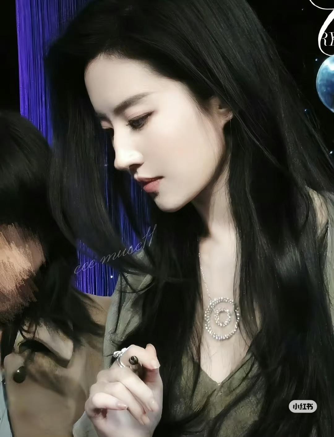 太俊了，刘亦菲侧颜无敌了 