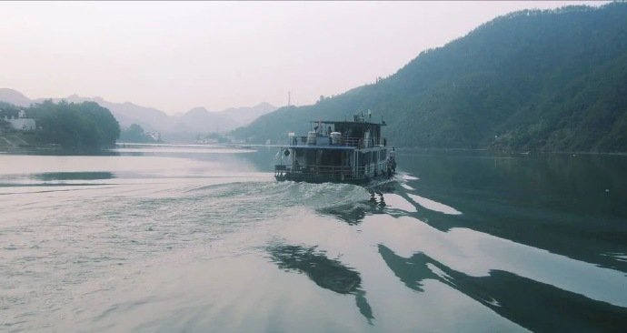 水入新安清，富春山居静，二水汇钱塘，三江烟雨梦。 