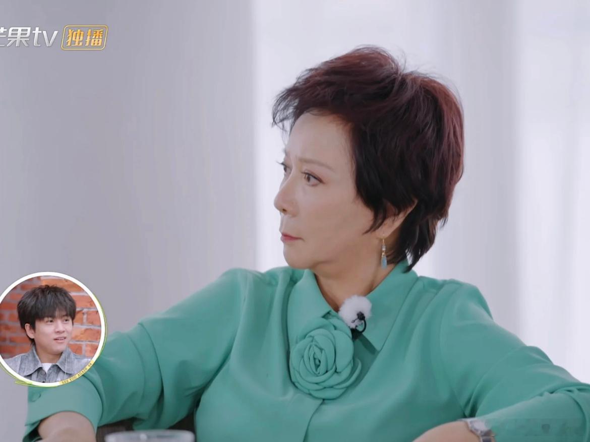 当蔡明听杨子一直在那里诡辩时，蔡明的眼神是真的麻了吧[doge] 