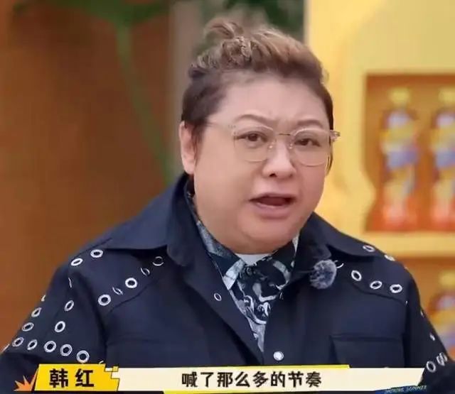 韩红在综艺节目中发飙，当场痛斥歌手耳机里都是提示音：你们不是