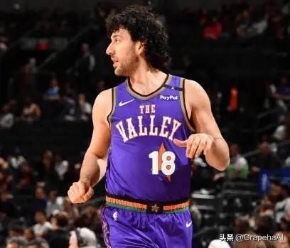 前NBA球员米契奇近日在采访中回忆上赛季在菲尼克斯太阳的一幕。

米契奇说道：“