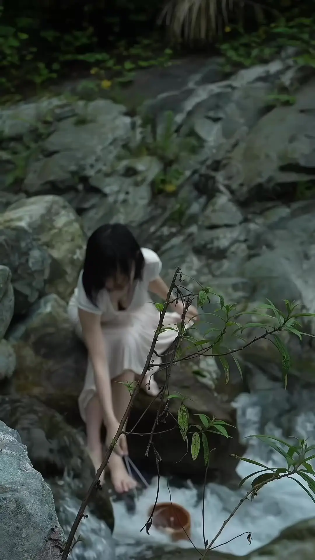 不喜欢夏天的燥热，却爱上夏天石泉水的温柔