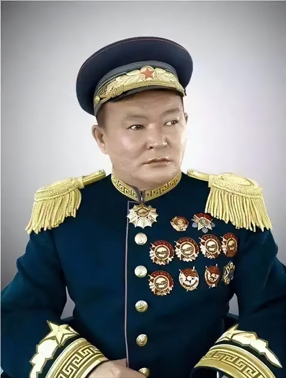 日本在蒙古屯有很多武器弹药，日本战败宣布投降后，这些武器弹药来不及运走，就留在了