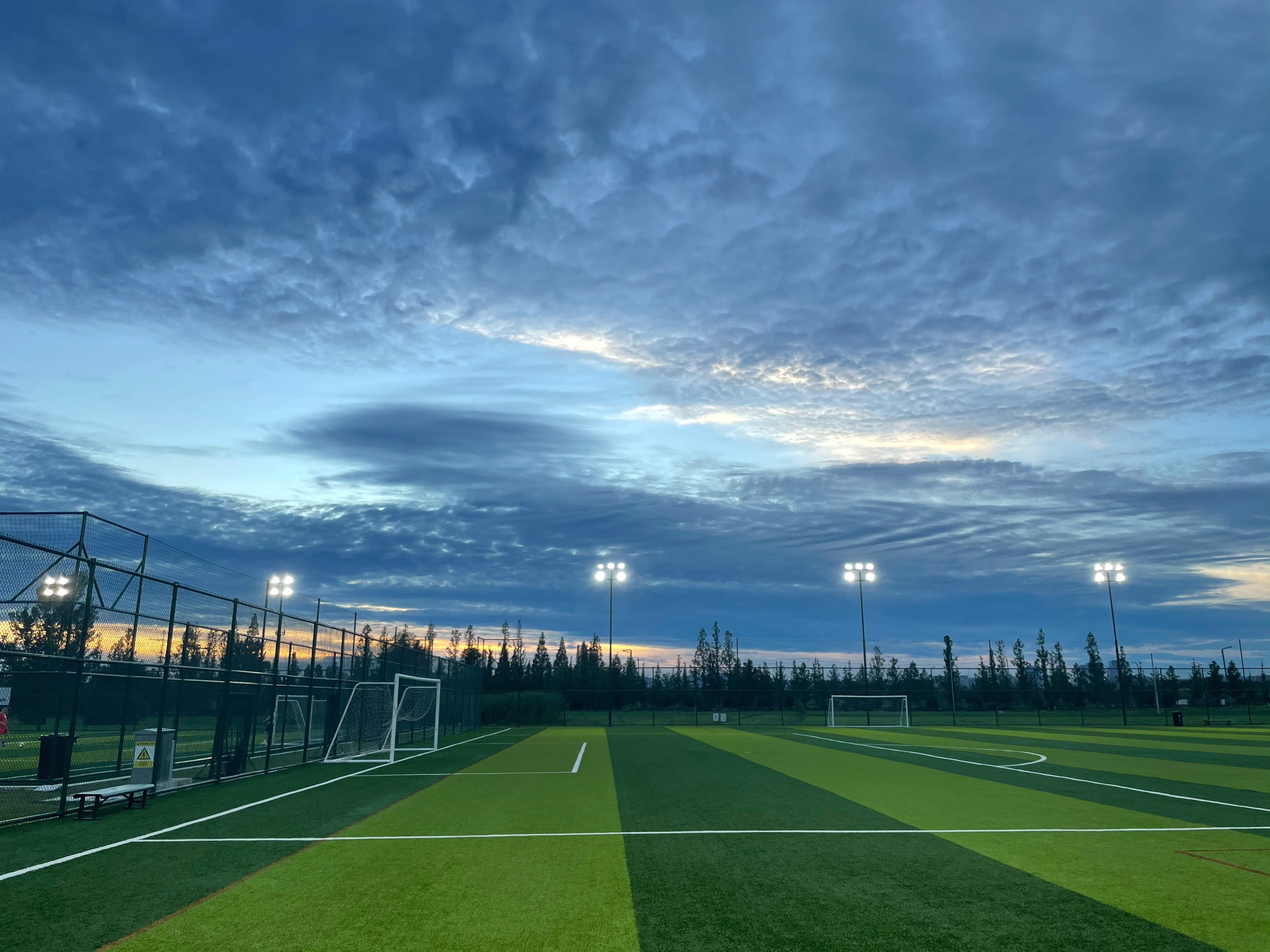 踢会球足球⚽⚽真惬意哈 