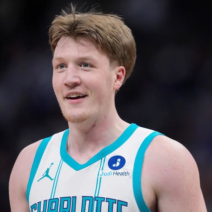 黄蜂的篮球观察副总裁说AI在选秀时候立大功，帮助他们做出了选择康神这个决定AI比