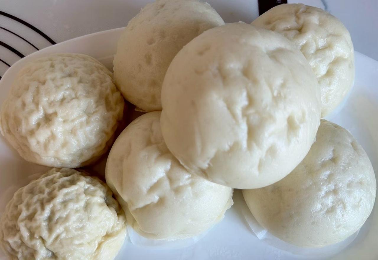 一个锅里出来的两样馒头[微笑][微笑]