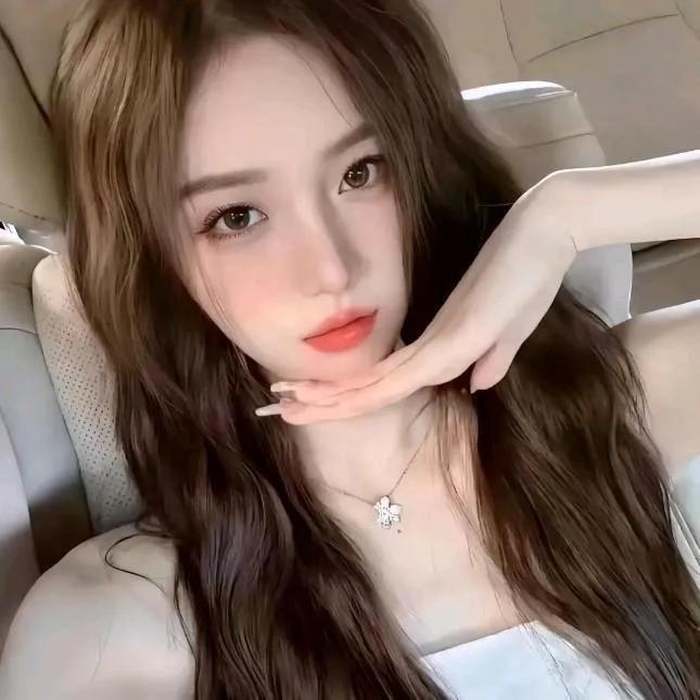 车里的温柔时光，与阳光共舞我在车里的自拍 春日微醺仪式感 车里的心情 车内的温暖