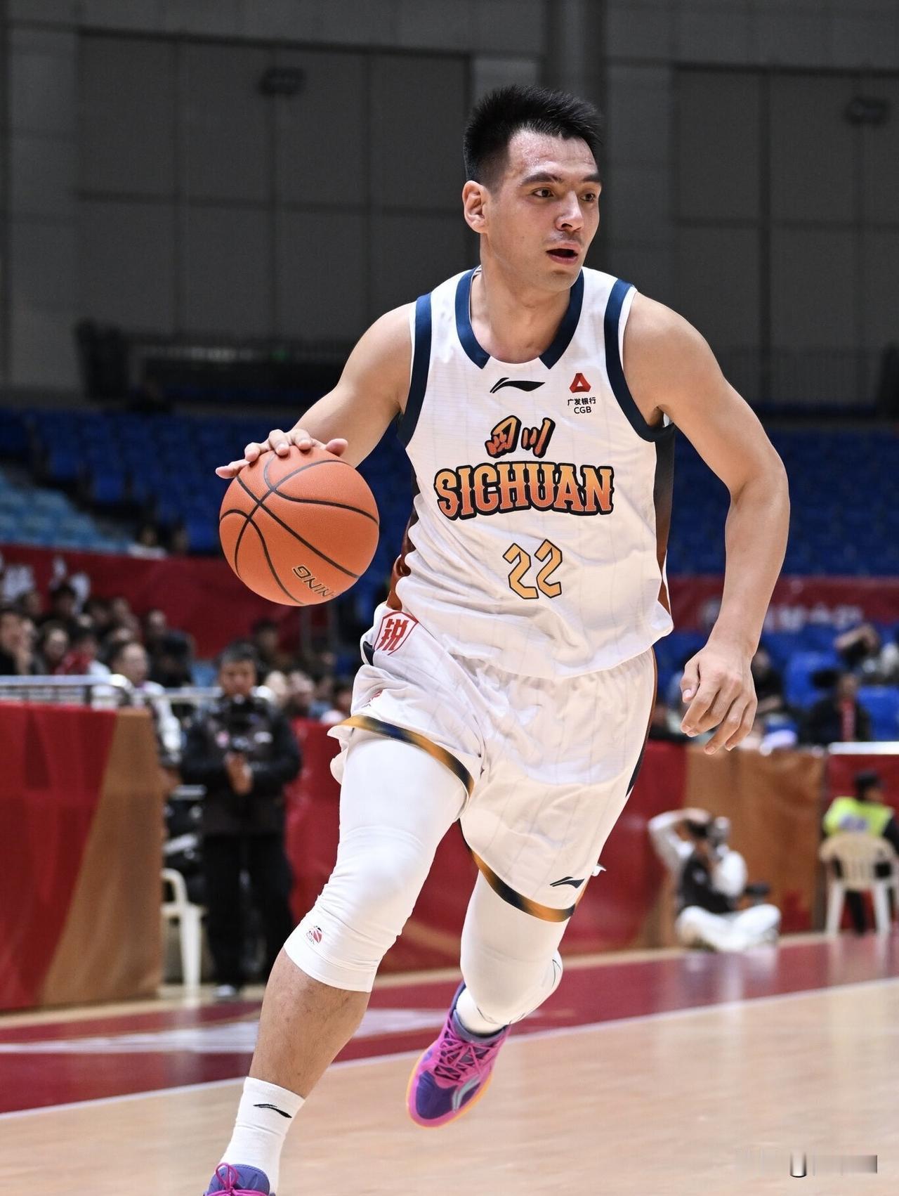 CBA 四川队内线杨文学很大概率加盟山东男篮，这个夏天CBA 市场上的内线，尤其