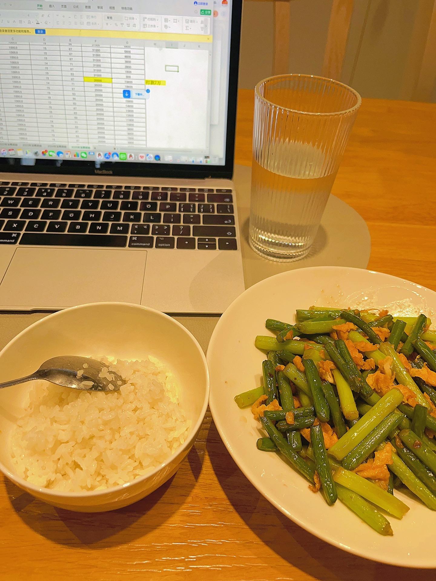 独处是一个人的清欢。终有一天，你会静下心来，像个局外人一样，回首自己的...