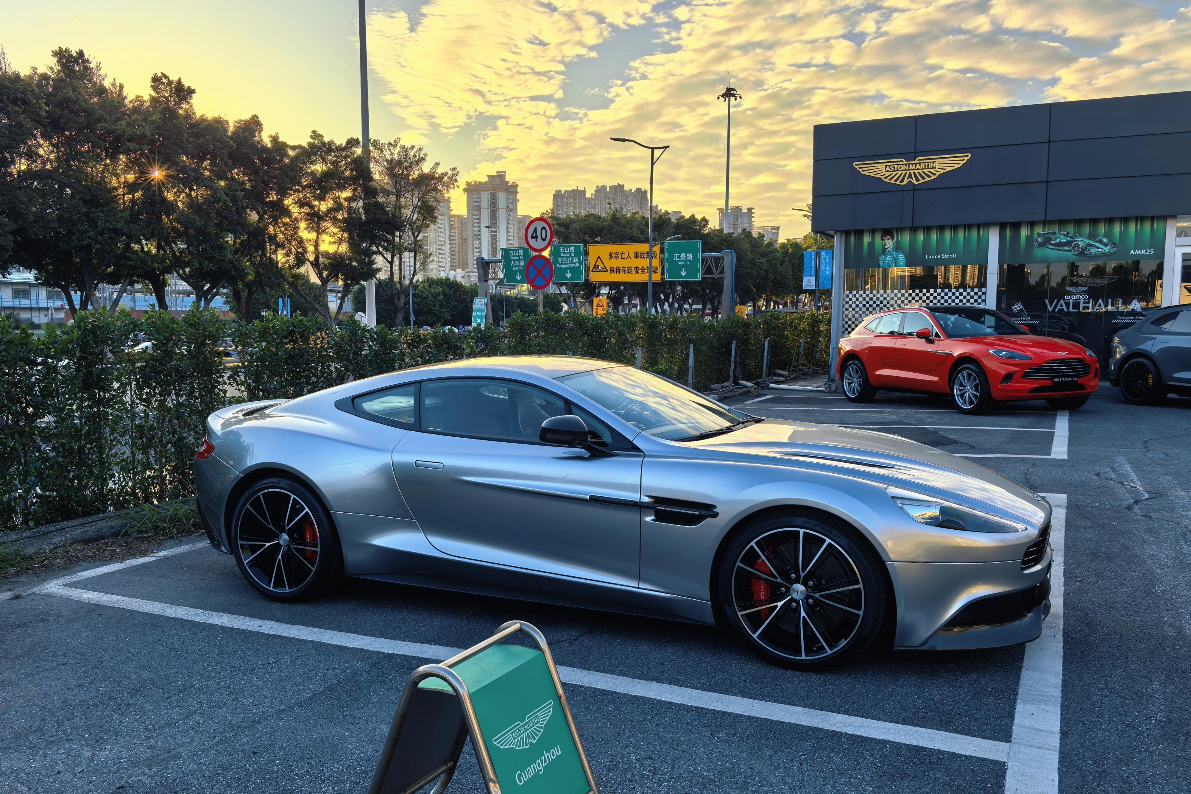 Aston Martin Vanquish 有些车很值得永久收藏，比如这代的Va