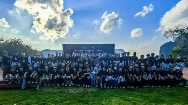 荒野求生变“荒野求毒”！选手误吃天南星3秒中毒
 
11月11日，湖南张家界七星