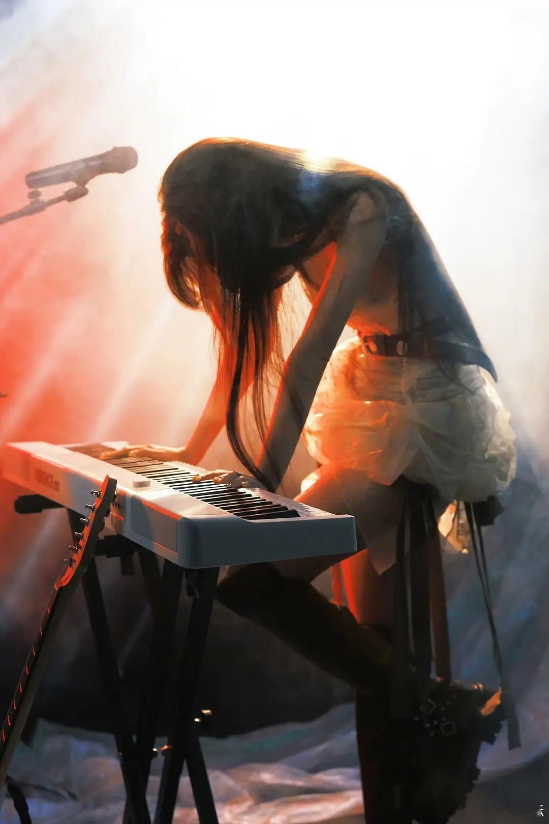 高瘦女演员走爱豆风，陈瑶真是降维打击 