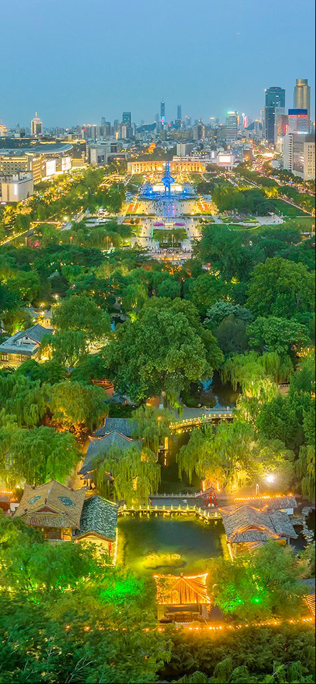 趵突泉济南的中轴线，趵突泉一泉城广场一解放阁一济南C B D一高。拥车子旅图[超