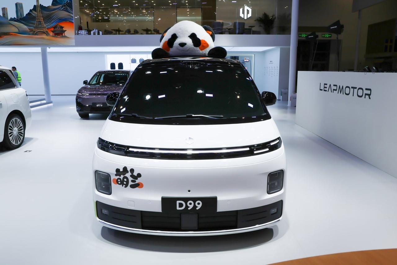 跨界就要玩点大的！零跑D99熊猫联名车打造沉浸式新体验
 
当下汽车行业的跨界联