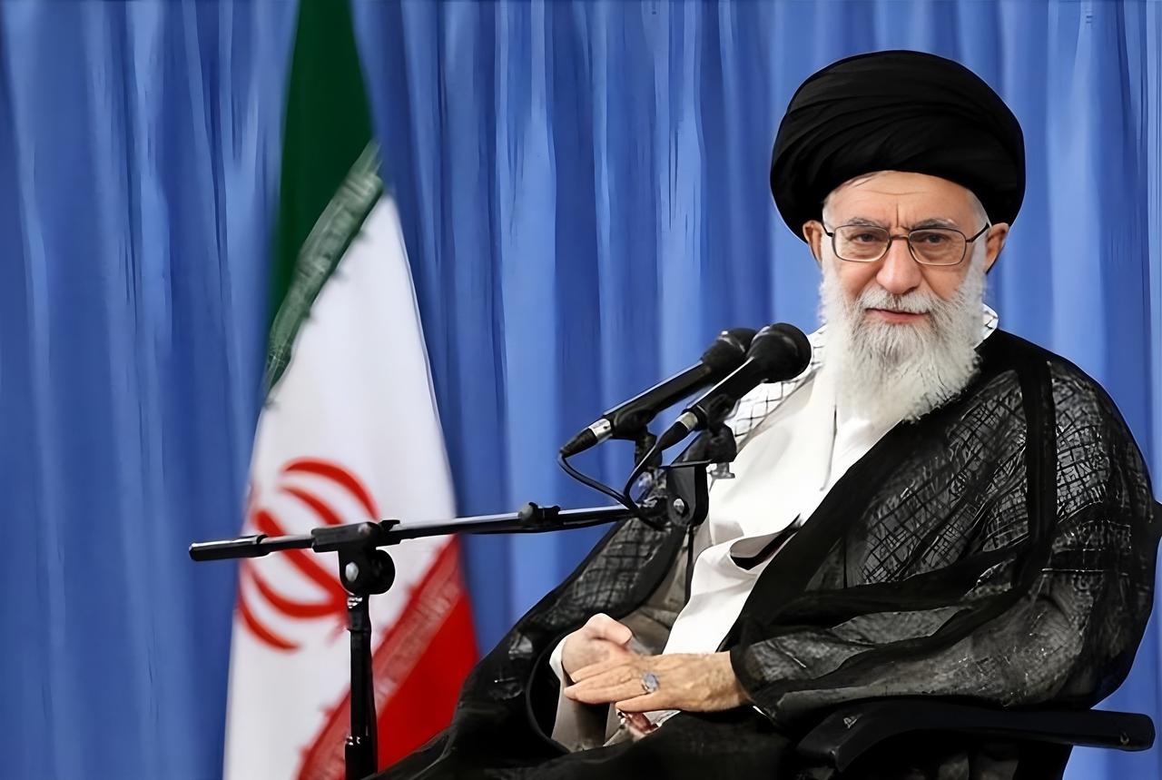 哈梅内伊有没有身亡还不知道，但他的家人确实已经有几个身亡了。

伊朗法尔斯通讯社