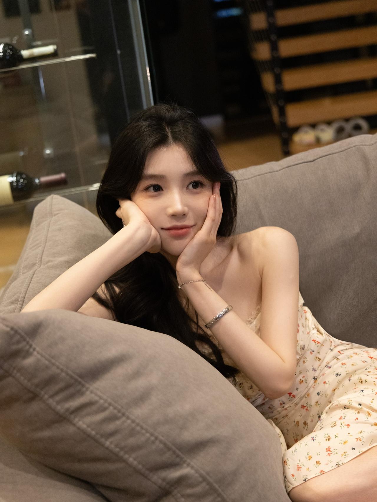 慵懒午后，少女心事优雅自信穿搭分享