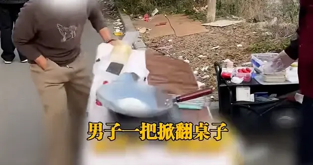掀摊男子被拘留，绵阳警方通报——