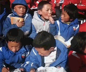 这是仅次于战友的友情