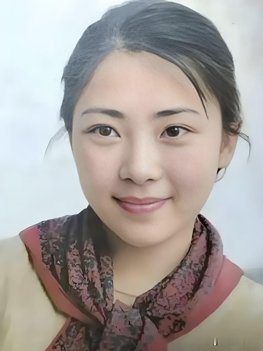 黄秋燕， martial arts beauty，刚柔并济。她是《少林寺》中灵动