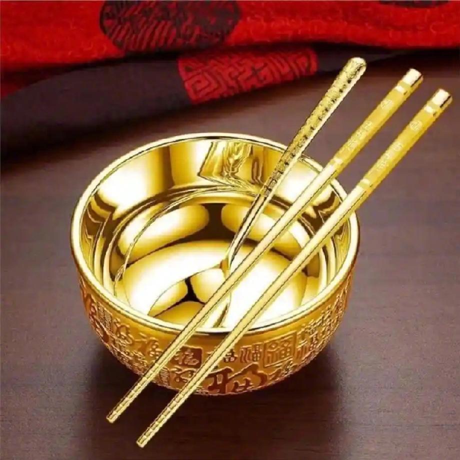 上个月，一个读者请我吃饭。
他刚办完离婚手续。不是出轨，不是家暴，甚至没有一次像