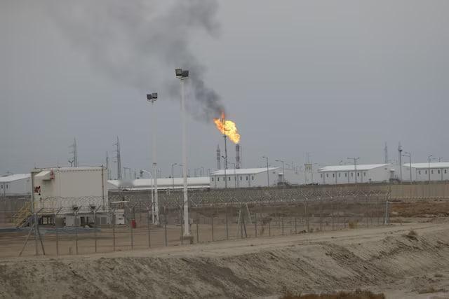 新闻快讯——路透社消息：伊拉克将把全球最大油田之一的西古尔纳油田相关业务收归国有