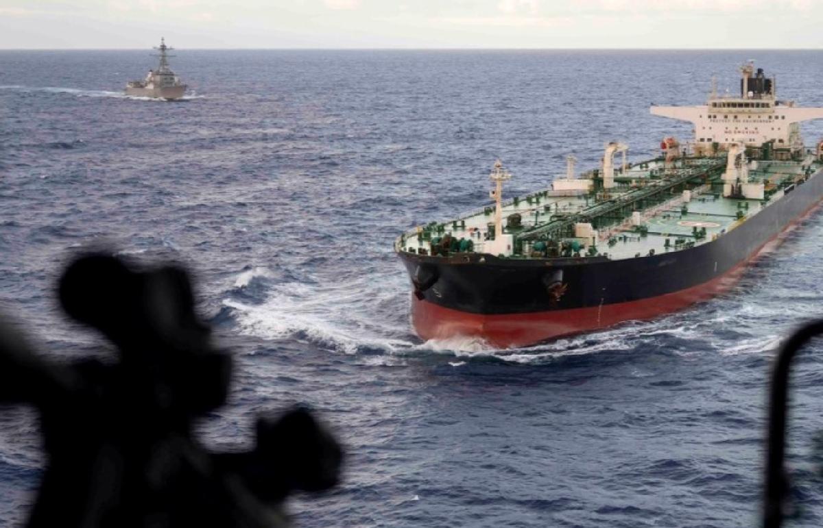 【美军追到地球另一端抓“影子油轮”】

根据路透社的报道称，美军为了抓一艘遭制裁