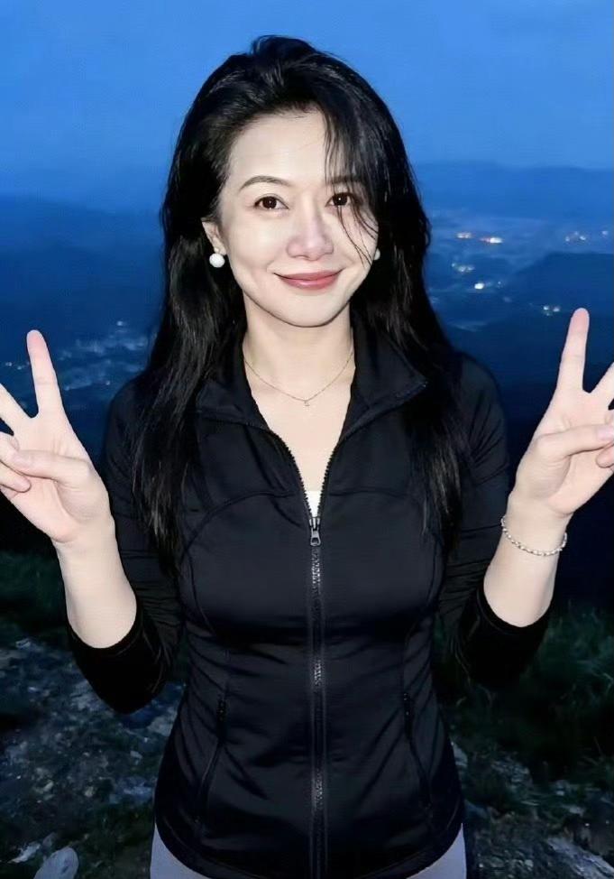 喜欢爬山的美女姐姐