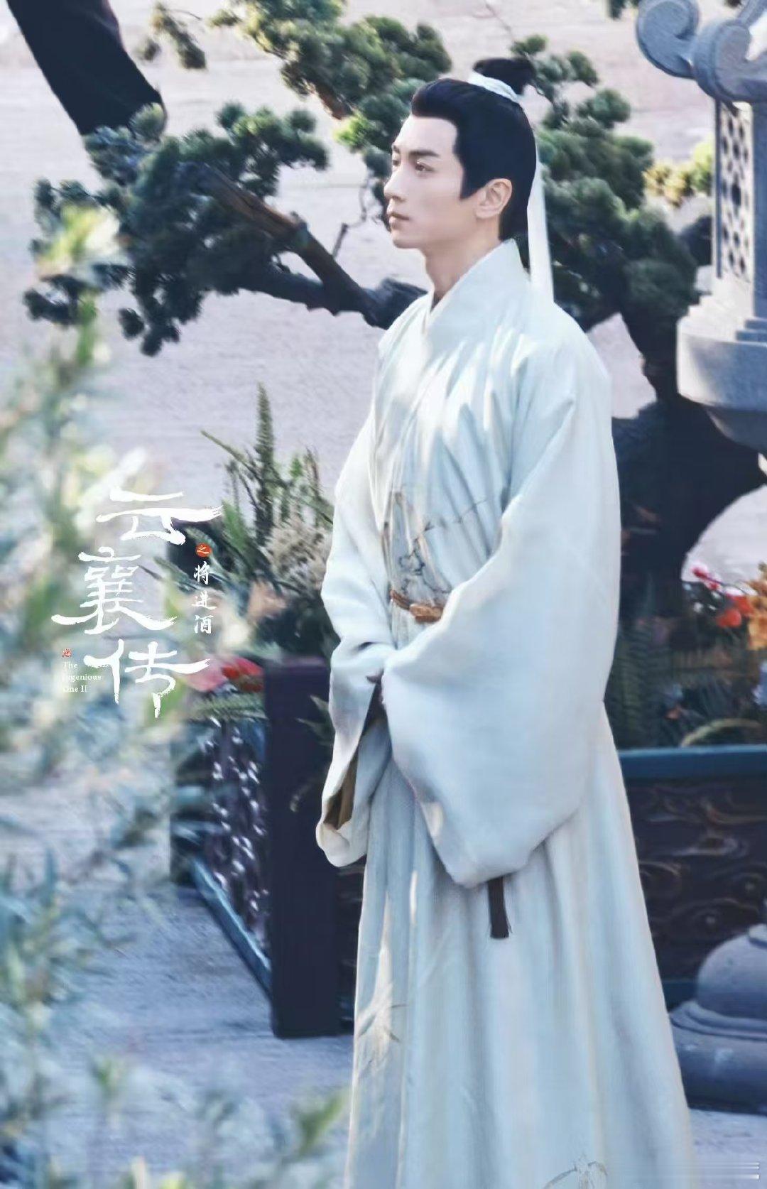 爱上陈晓的古装剧是我的宿命  古装剧中的陈晓，就像是历史长河中的一颗璀璨明珠，照